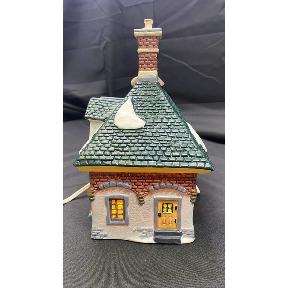 9785 - Heartland Valley Village "Deluxe Porcelain Lighted House" Very Pretty! - Picture 4 of 5